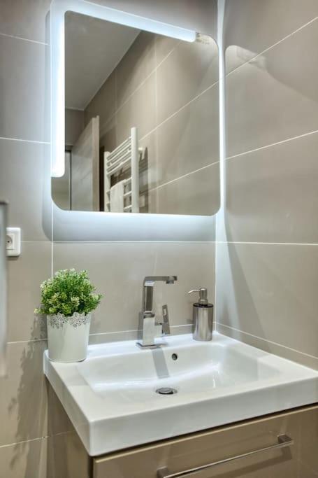 Amazing Apart New Bastille 3 Bedrooms 2 Bathrooms Παρίσι Εξωτερικό φωτογραφία